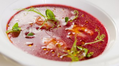 İspanya mutfağı. Kiraz karides ile gaspaço
