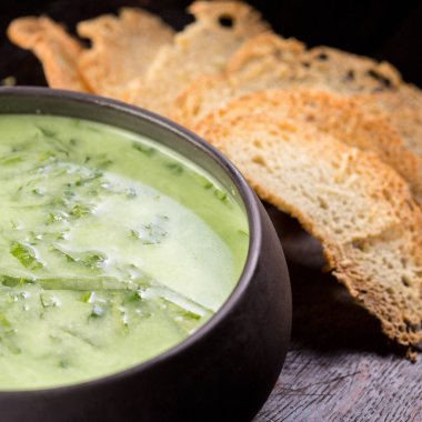 baget ekmekli brokoli çorbası.