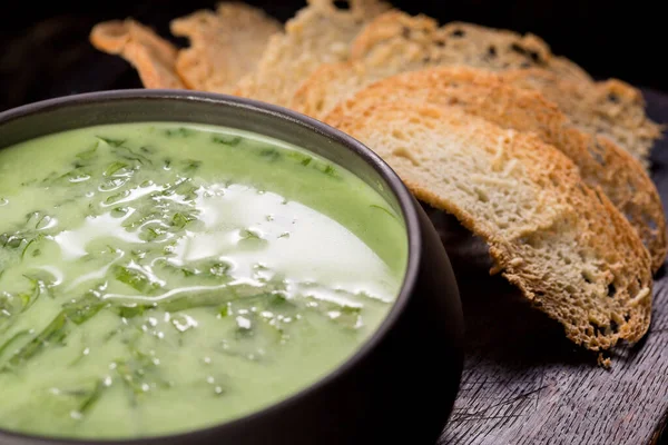 baget ekmekli brokoli çorbası.