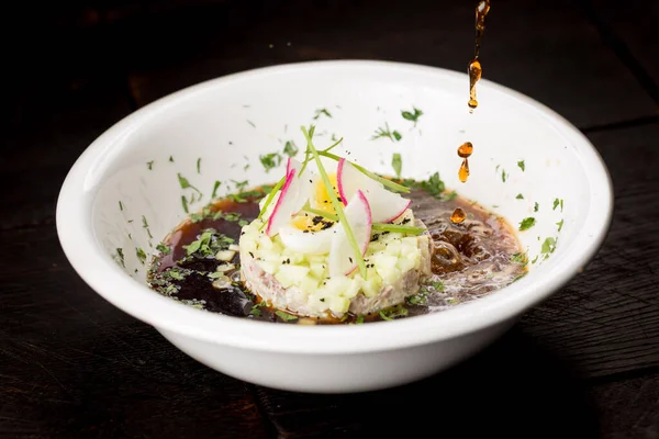 Okroshka con lengua de ternera en kvass — Foto de Stock