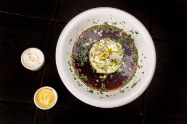 Okroshka kvass 'ta dana dili ile