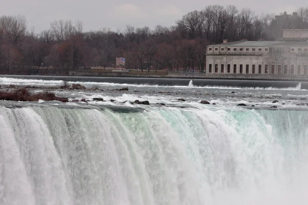 Krachtige Niagara en verbazingwekkende waterval — Stockfoto