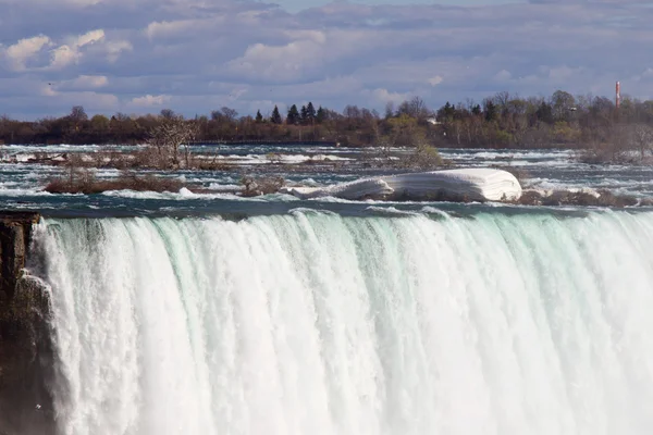 Bella foto delle potenti cascate del Niagara e del ghiaccio — Foto Stock