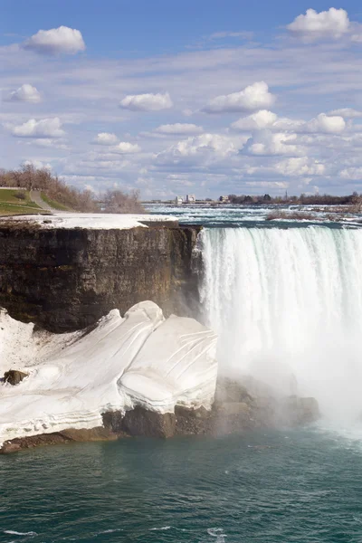 Piękny wodospad Niagara i śnieg — Zdjęcie stockowe