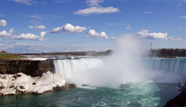 Beau fond avec les chutes étonnantes de Niagara — Photo