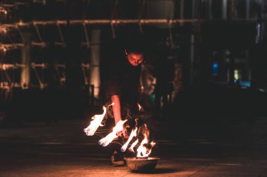 Lublin, Polonya - 4 Eylül 2020: Lubelska Konwencja 2020 (eLKa) sırasında Lublin 'deki Centrum Spotkania Kultur' da (Kültür Toplama Merkezi) Fireshow
