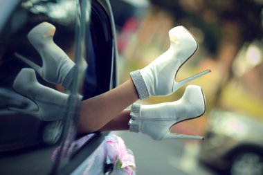 arabanın penceresinden gelin göz metrelik