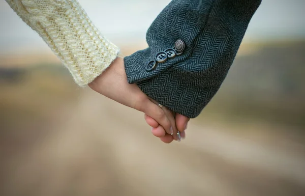 Çift Holding eller açık havada, geniş açı, düşük nokta