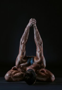 adam pratik yoga, studio fotoğraf