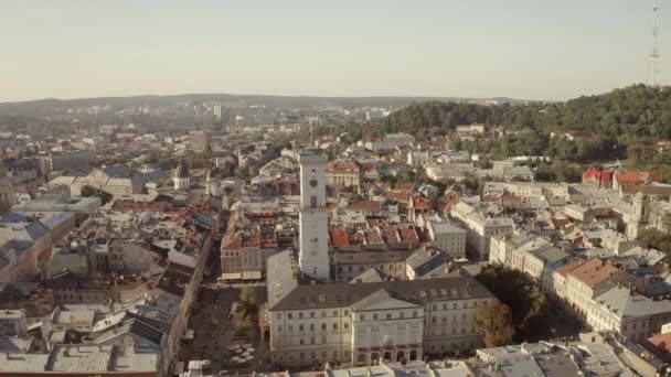 위에서 바라본 리비우는 유럽의 도시입니다 날붉은 지붕과 거리가 — 비디오