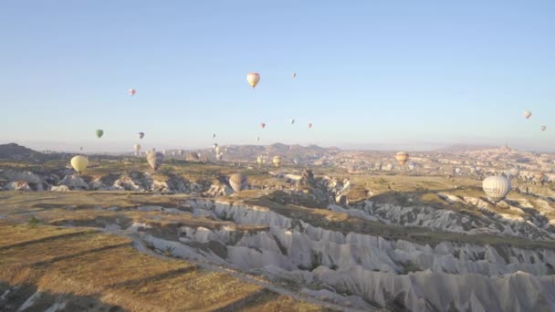 Aufsteigende Luftballons Kappadokien Truthahn Panorama Gefilmt Flug Wenn Die Sonne — Stockvideo