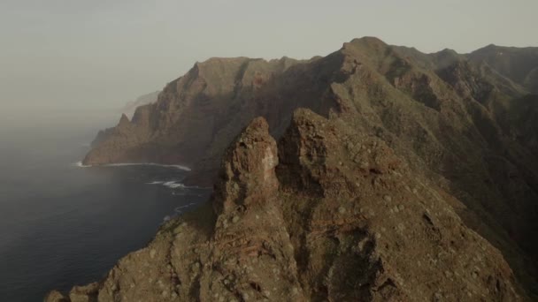 Kystklipperne Havet Vasker Tenerifes Kyst Smukt Landskab – Stock-video