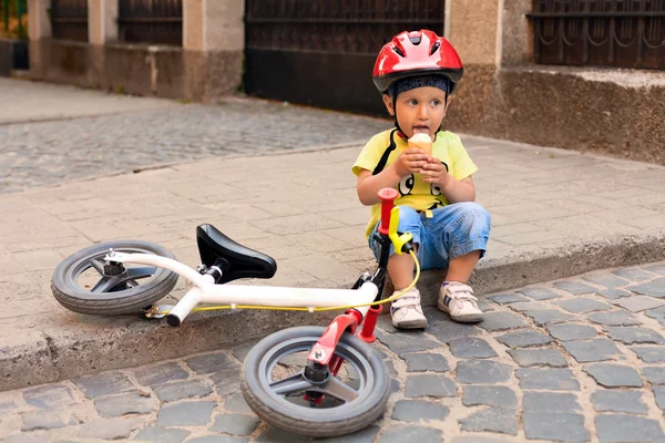 Kleiner Fahrradfahrer — Stockfoto