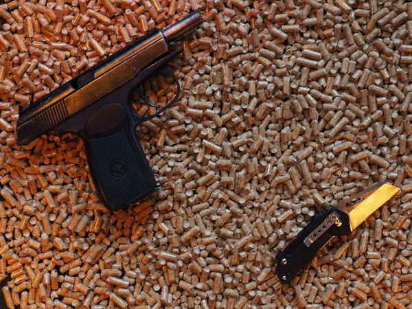 Bodegón Masculino Cuchillo Una Pistola —  Fotos de Stock