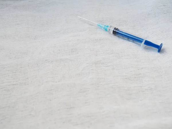 Vacunación Jeringa Sobre Fondo Blanco — Foto de Stock