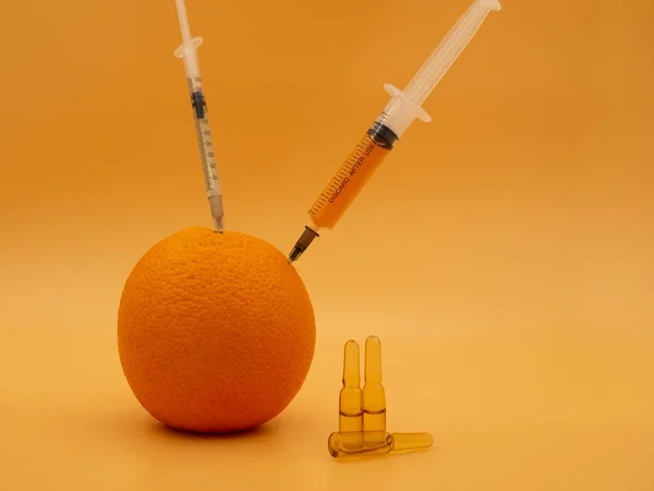 Genetically Modified Product Gmo Orange Grapefruit Syringe Isolated Background Gold — Stock Photo, Image