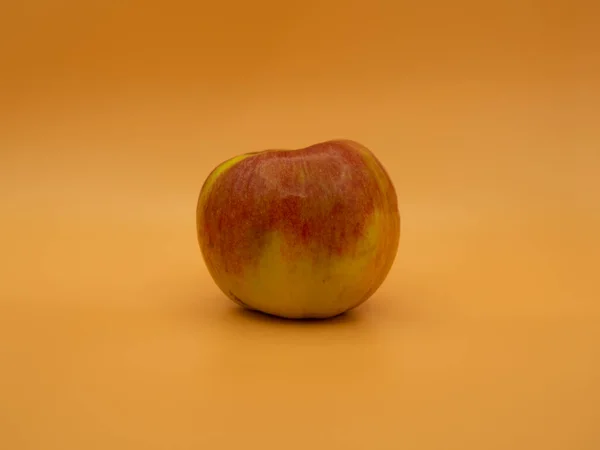 One Red Apple Gold Fortune Background — Stock Photo, Image