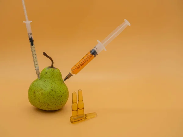Genetically Modified Product Gmo Green Pear Syringe Isolated Background Gold — Stock Photo, Image