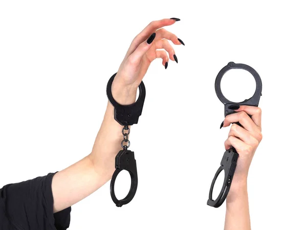 白い背景に隔離された警察の手錠を持つ女性の手 犯罪と罰の概念 フェミニズム — ストック写真