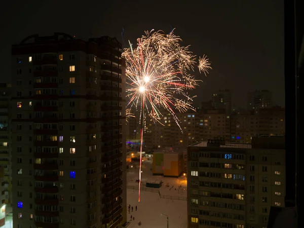 Silvester Oder Weihnachtsfeuerwerk Den Russischen Vororten Zusammengesetztes Foto Eines Farbigen — Stockfoto