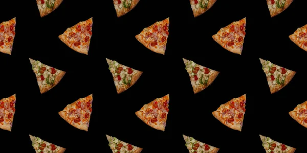 Kusursuz tekrarlayan pizza kalıbı. İtalyan mutfağının elementlerinin geometrik arka planı. Siyah arka planda yiyecek duvar kağıdı.