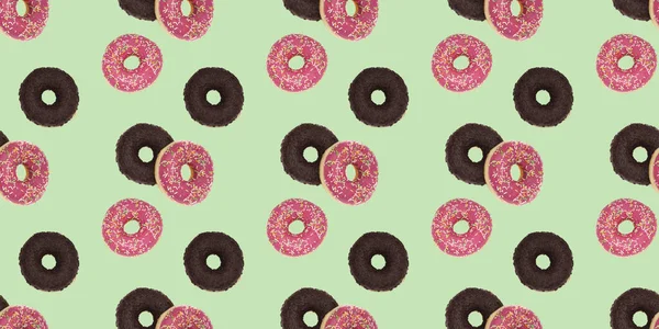 Padrão Contínuo Repetição Donuts Americanos Tradicionais Fundo Verde Brilhante Com — Fotografia de Stock