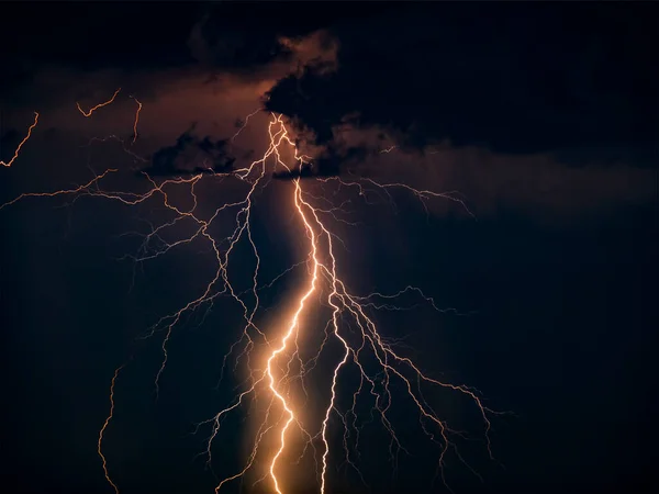 Hay Muchos Rayos Contra Cielo Negro Foto Nocturna Una Tormenta —  Fotos de Stock