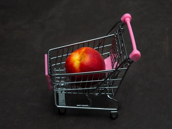 One Red Yellow Nectarine Lying Small Shopping Trolley Exotic Tropical — Stock Photo, Image
