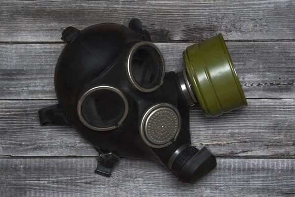 Una Moderna Máscara Gas Negro Con Filtro Verde Sobre Fondo —  Fotos de Stock