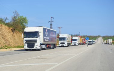 Edirne, Türkiye, 02.04.2016: Yüklü sınır sıra otomobil kamyon sınır