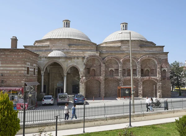 EDIRNE, TUKKEY, 02.04.2016: Las calles de la ciudad de Edirne en Turquía a los baños turcos — Foto de Stock