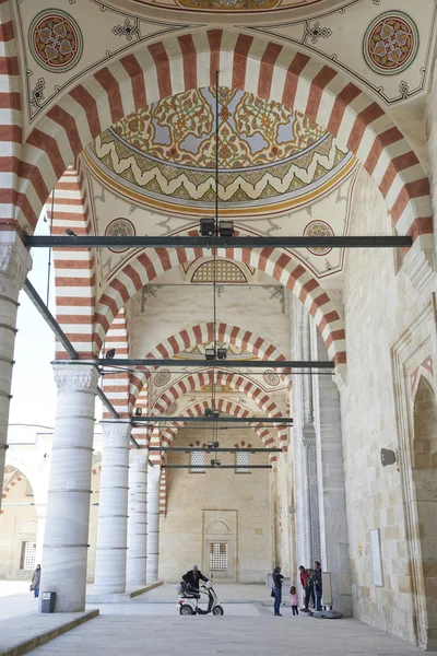 EDIRNE, TURQUÍA 02.04.2016: Pintura tradicional turca en la cúpula de la mezquita Samii 1437 - 1447 — Foto de Stock