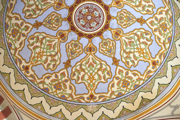 EDIRNE, TURQUIA 02.04.2016: Pintura tradicional turca na cúpula da mesquita Samii 1437 - 1447 — Fotografia de Stock