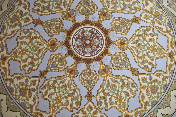 Edirne, Turkiet 02.04.2016: Traditionella turkiska målning på kupolen i moskén Samii 1437-1447 — Stockfoto