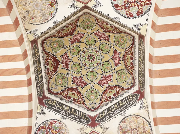 Edirne, Türkiye 02.04.2016: Geleneksel Türk resim Samii 1437-1447 Camii kubbe üzerinde 
