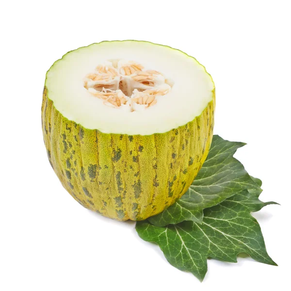 Ripe melon Pela de Sapo with green leaves  isolated on white bac — Stock Photo, Image