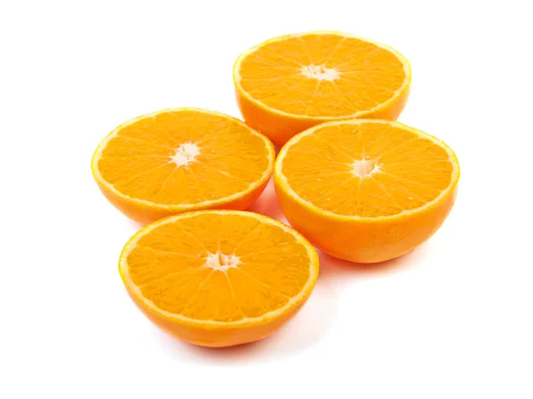 흰색 배경에 분리 된 오렌지 슬라이스 — 스톡 사진