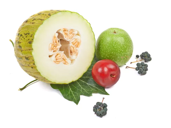 Sliced melon, green apple, plum and black berries isolated on a — Stock Photo, Image