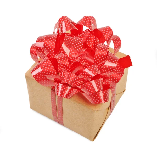 Pudełko z czerwoną wstążką łuku. Na białym tle — Zdjęcie stockowe
