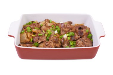 Kızarmış tavuk karaciğer bir seramik tabak