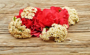 buket gül ve bahar çiçekleri