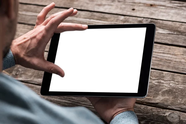 Tablet-PC in Männerhand — Stockfoto