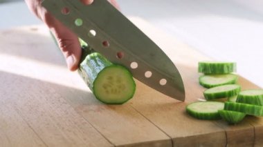 dilimleme taze uzun salatalık