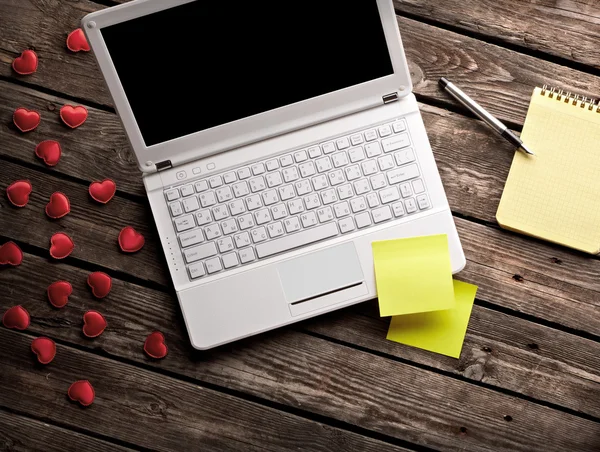 White laptop and hearts with sticky notes — Stock Photo, Image