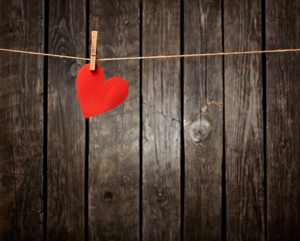 Paper heart hang on clothesline — Stock Photo, Image