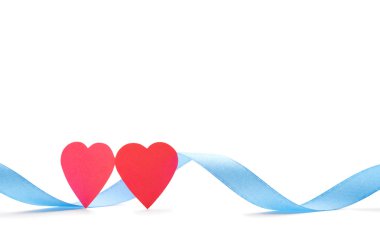 Mavi kurdele ile kırmızı kağıt Kalpler