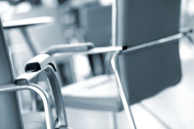 Ofisteki sandalyeler