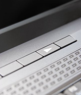 Laptop klavye Oynat düğmesini