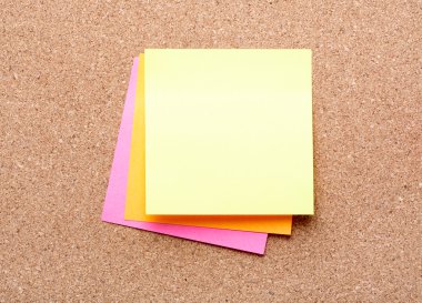 Cork-board üzerinde boş notları
