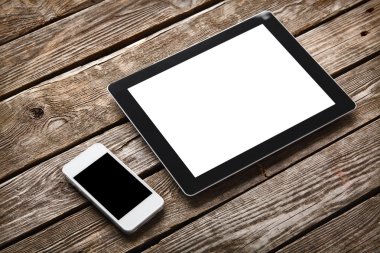 Dijital tablet ve beyaz akıllı telefon